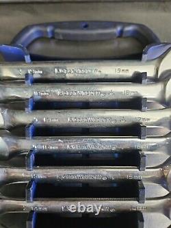 Ensemble de clés mixtes à cliquet flexibles à tête pivotante GEARWRENCH 12 pièces 12 points de 8 à 19 mm.